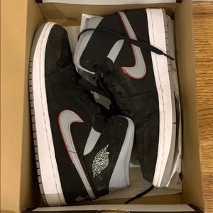 Air Jordan 1 MID